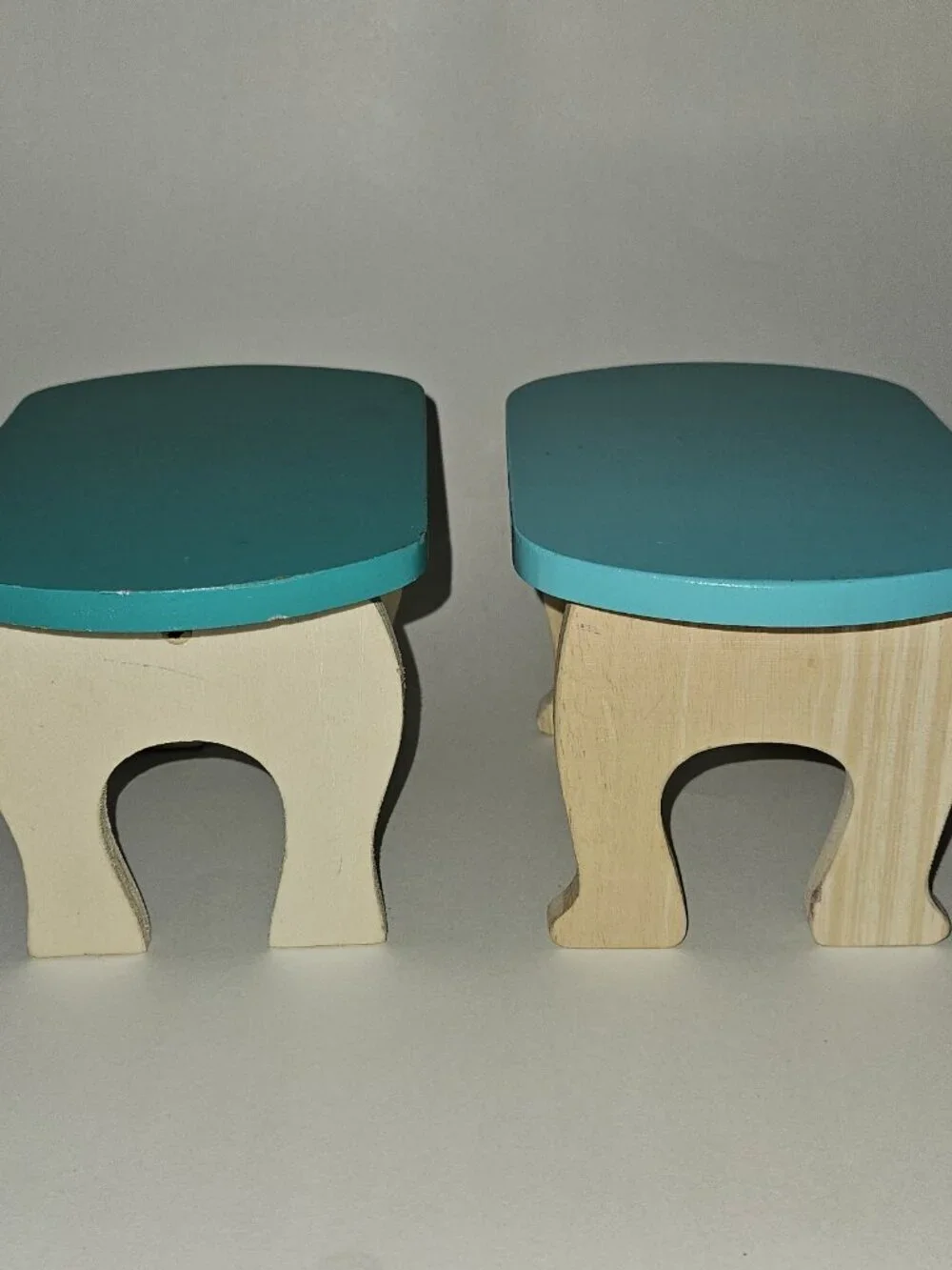 Doll Furniture 2 Aqua/Tan Wood Tables 1 White Wicker Table / Stool ? READ